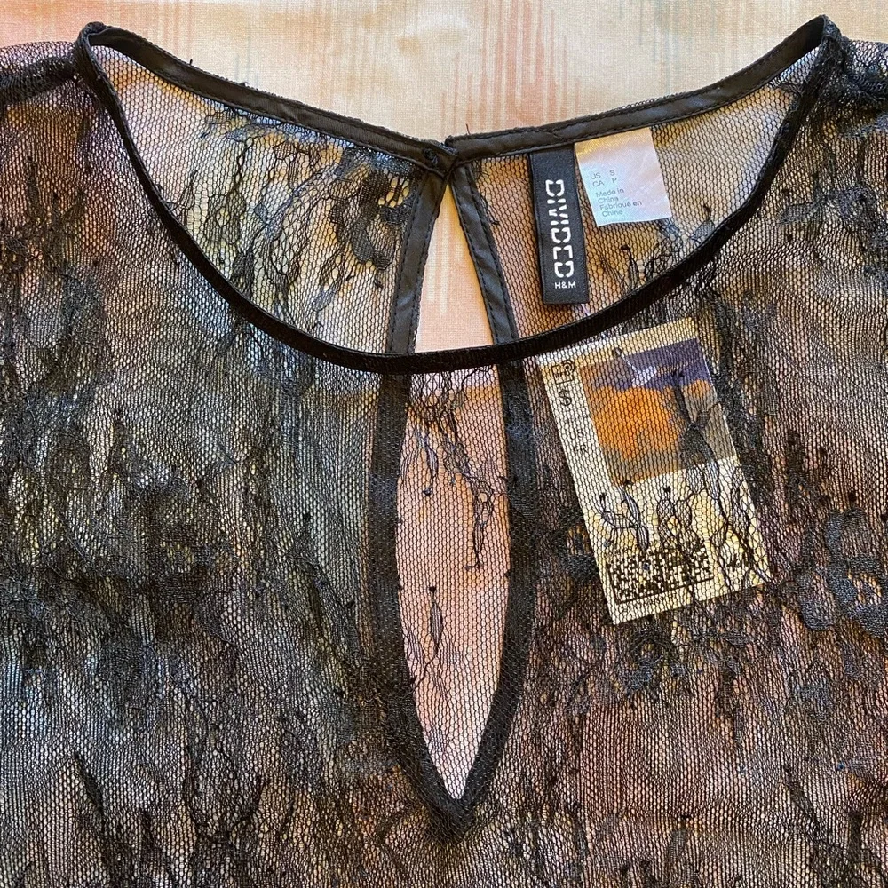 Divided Black Puff Sleeve Floral Lace Top - Picture 5 of 11